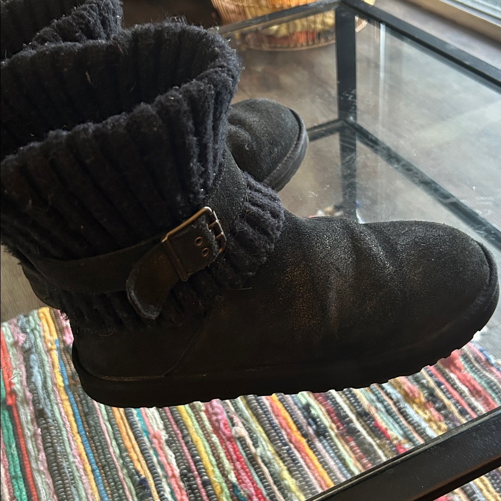 UGGS Women’s Black Suede Knit Cuff Ankle Boots Sz 11 w/ a touch of gold glitter